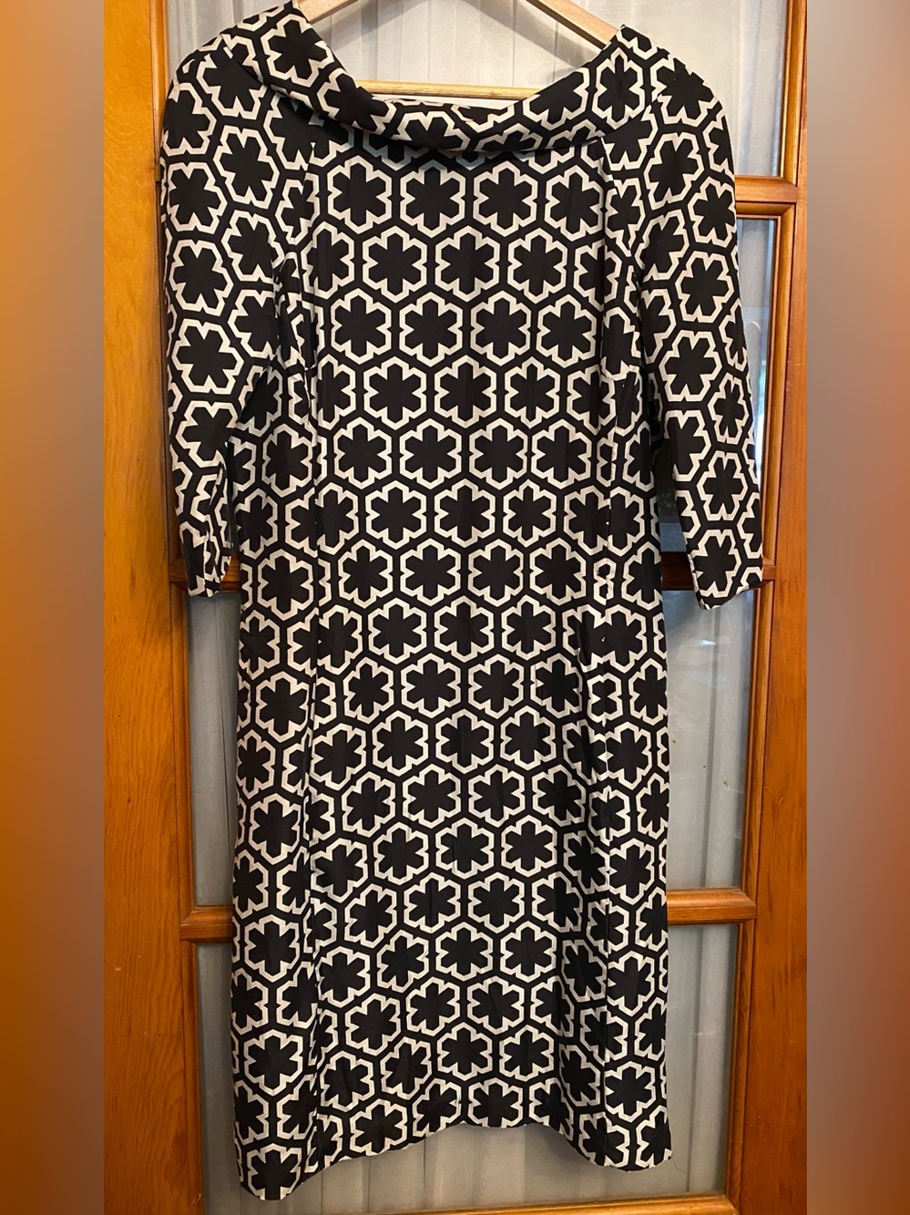 Milly of New York Black and White Geometric Midi Dress. Silk. 3/4 sleeve Size 10